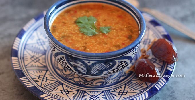 H&rsquo;soua : soupe de semoule d&rsquo;orge et tomate (recette végétarienne)