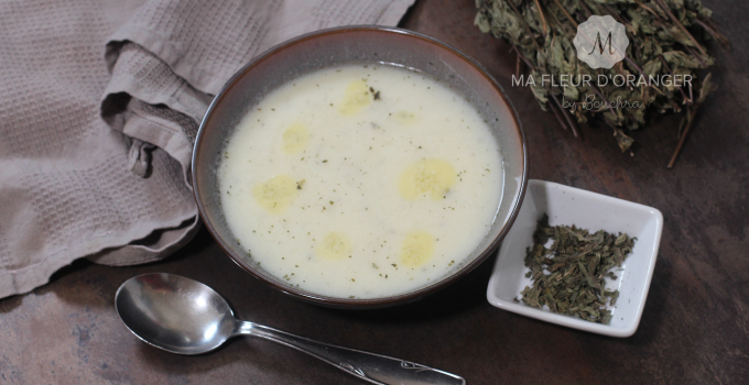Soupe au yaourt et menthe séchée